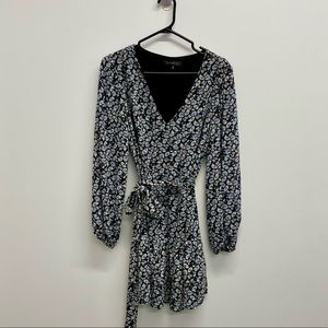 NEW - DYNAMITE FLORAL FALL DRESS / SIZE SMALL WITH TIE